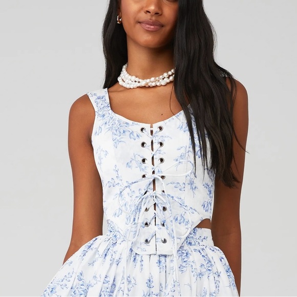 Selfie corset in bed and breakfast duchess - Picture 3 of 12